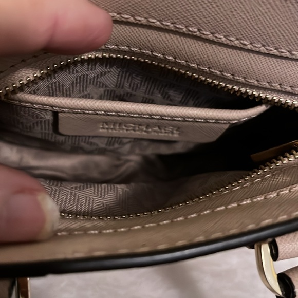 Michael Kors, small handbag, keychain, zipper pocket inside - Picture 7 of 12